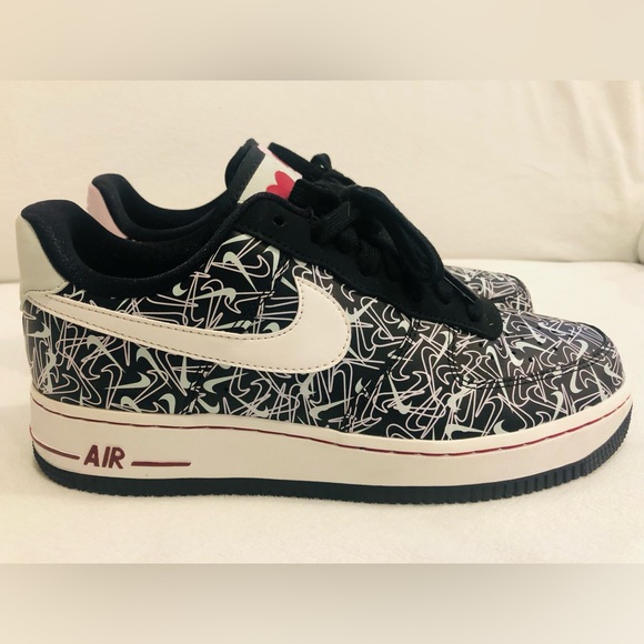 Women’s Air Force 1 ‘07 Low SE ‘Valentine’s Day’ Size US 9 W Black/White - Picture 1 of 4